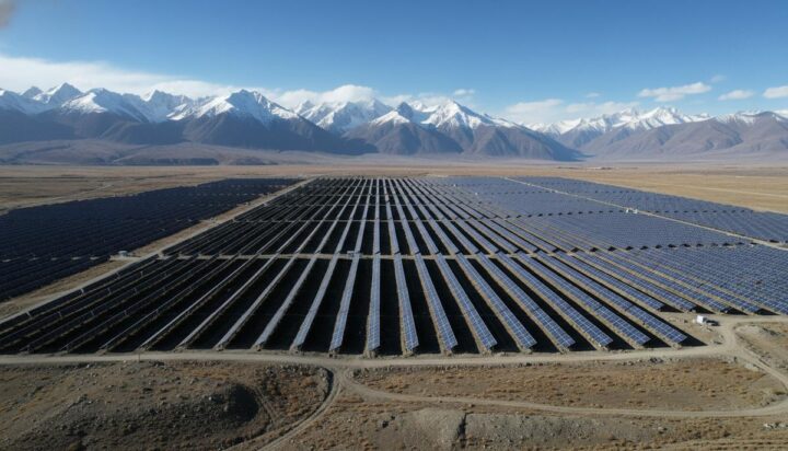 В Китае ввели в эксплуатацию гигаваттную СЭС на высоте 4600 метров