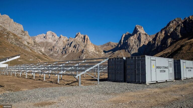 Солнце против энергопотерь: в Дагестане строят СЭС с накопителями