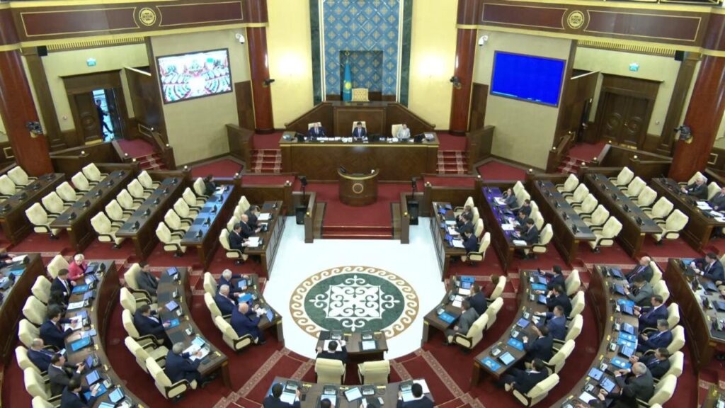 Казахстан одобрил экспорт зеленой энергии в Евросоюз через Каспий