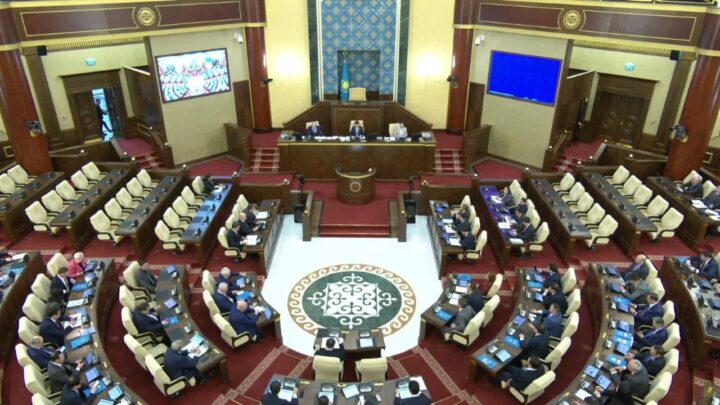 Казахстан одобрил экспорт зеленой энергии в Евросоюз через Каспий